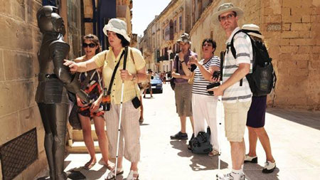 در مسافرت با گردشگران نابینا چگونه رفتار کنیم